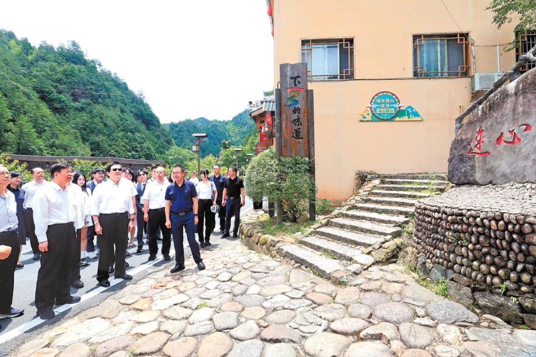 Cross-Strait bonds too strong to break apart