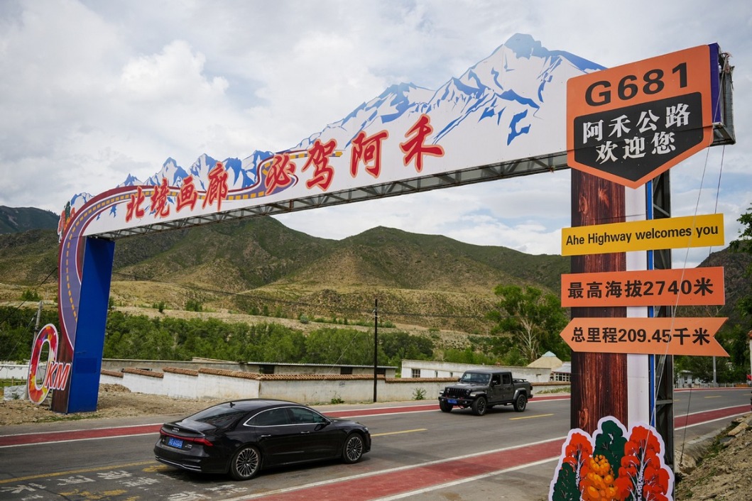 Altay-Hemu highway in Northwest China's Xinjiang opens