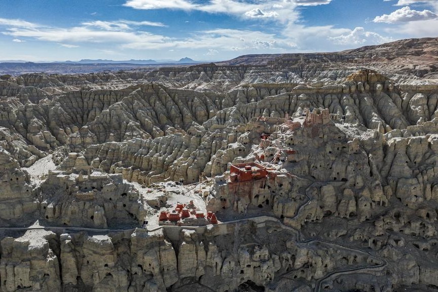 China publishes Han-Tibetan version of major dictionary