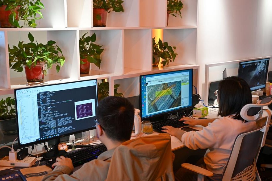 Smarter digital tech fosters new advantages