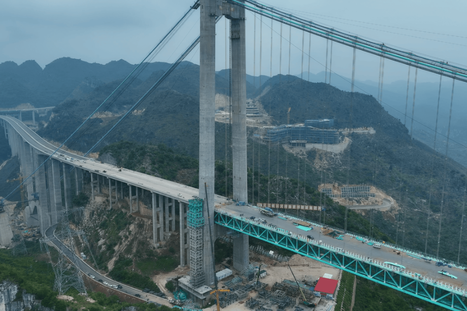 World's tallest bridge adds glass elevator