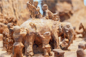 Huangjing rosewood carving craft: A century-old legacy