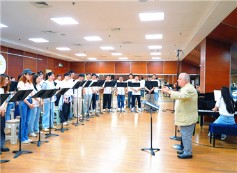 Renowned German conductor visits Taicang