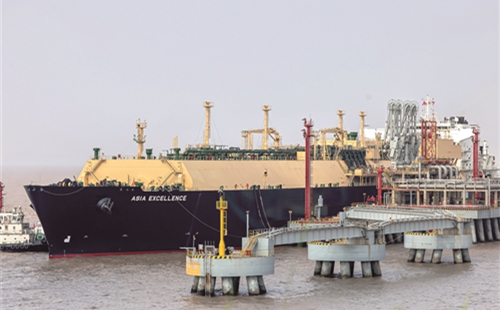 Zhoushan launches 1st bonded LNG storage tank