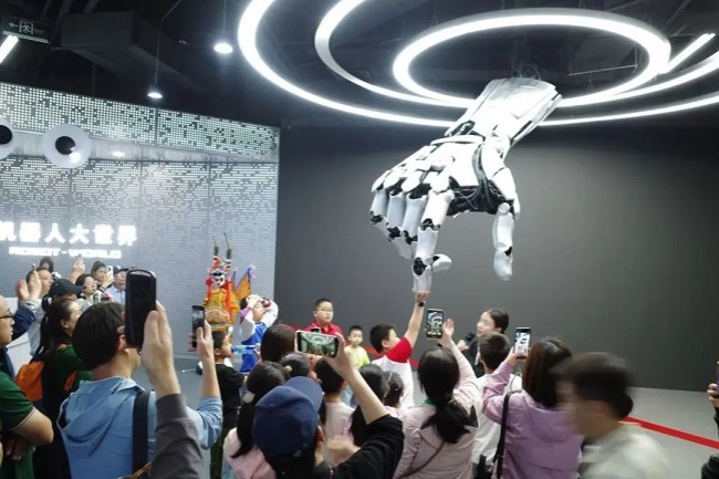 Beijing E-Town's robot world opens to public