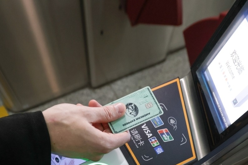 Visitors can now tap international cards across Beijing subway