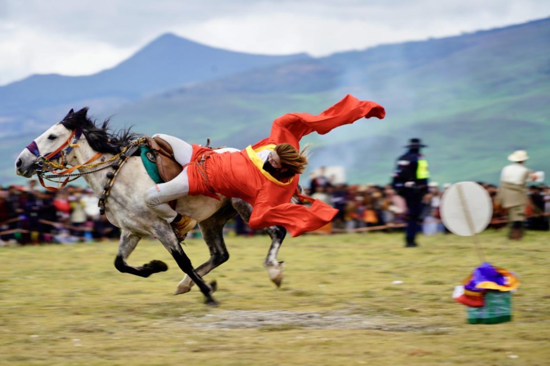 Sichuan festival showcases Tibetan horsemanship at its best