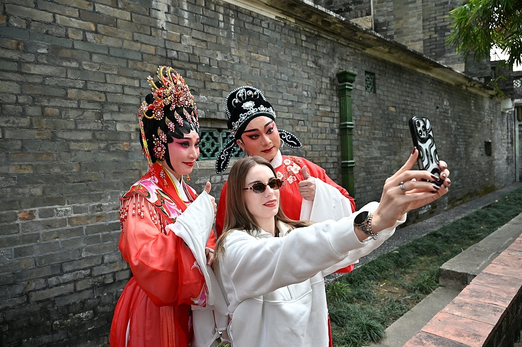 China's service trade grows 8% in first half of 2025