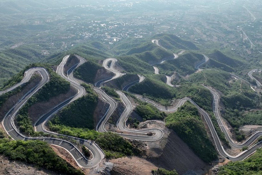China unveils plan to upgrade rural roads