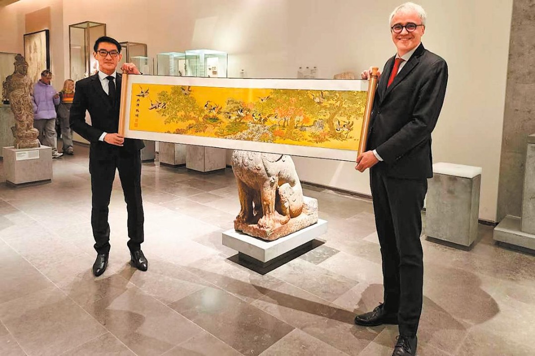 Nanjing curator turns brocade into a business