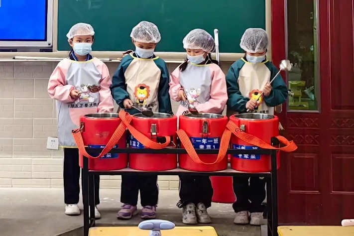 China launches first national standard on school meal services