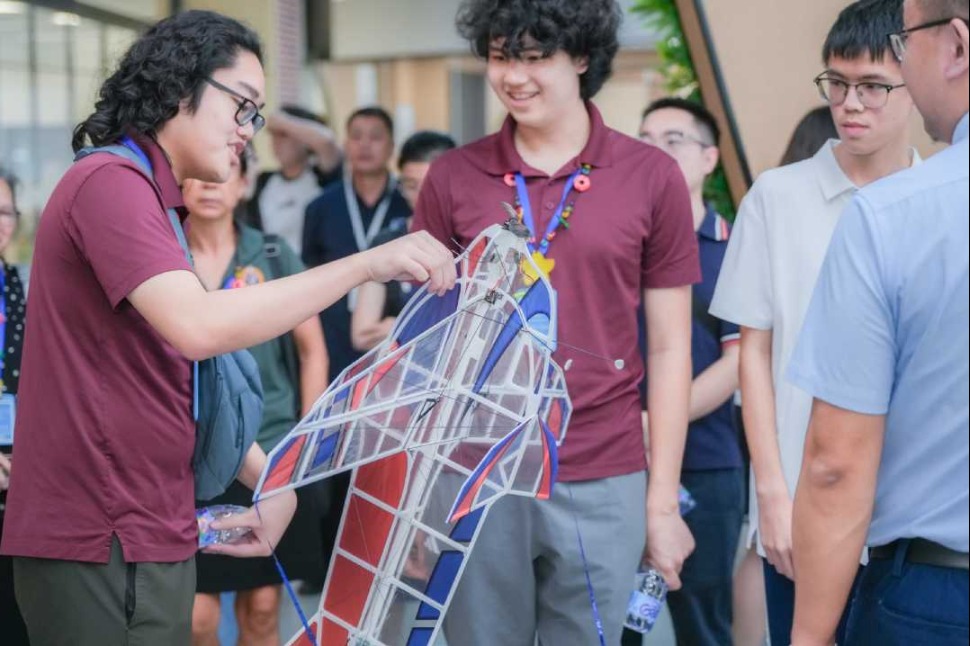 Hawaiian students and teachers experience Hainan culture