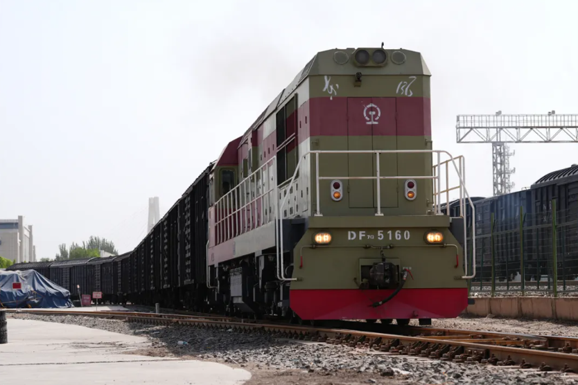 Cotton yarn train services cut logistics costs in China's Xinjiang