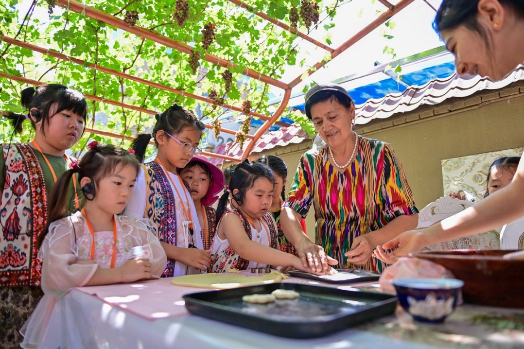 Cultural tourism brings vitality to old town in Xinjiang