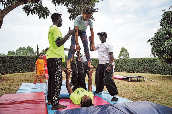 Kenyan acrobat coach cherishes longtime bond with China