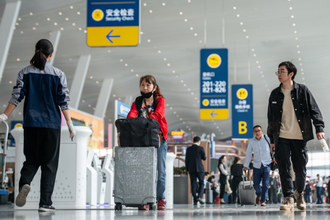 China's air passenger trips total 440 million in first 7 months