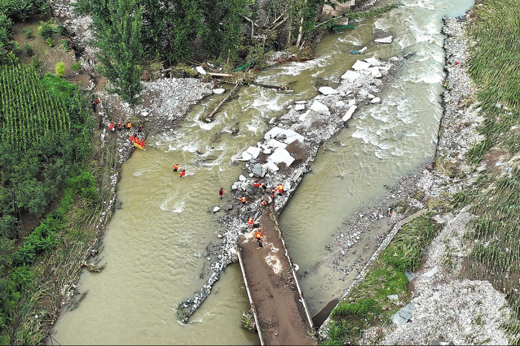 Hebei faces severe flooding, thousands evacuated