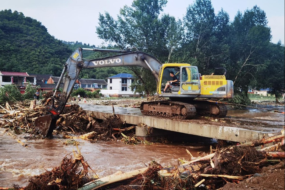 Key road reopens to landslide-hit Hebei village