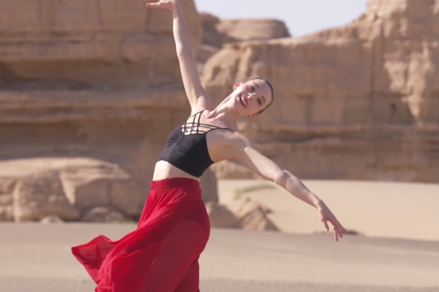 Exploring Dunhuang's heritage with ballet dancer Sabrina