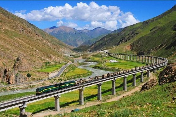 Xinjiang–Xizang rail project marks a key moment