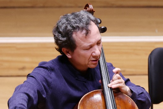 Classical meets jazz on celllo