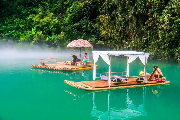Pingshan Canyon attracts tourists in Hubei