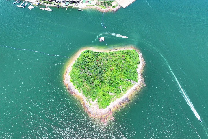 Blue sea and sky of Xiaogui Bay in Huizhou