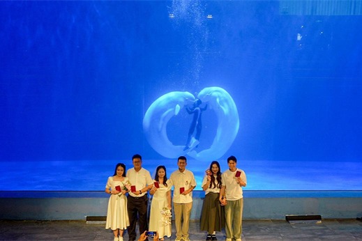 Beluga whales witness 'Deep Sea Certification' wedding in Heilongjiang