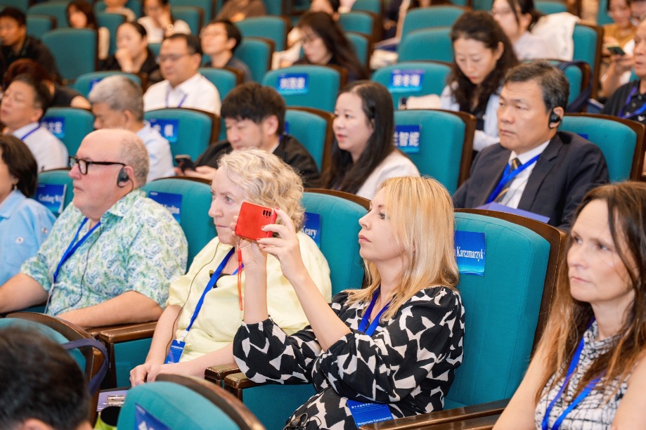 Forum explores promotion of sustainable development through community education