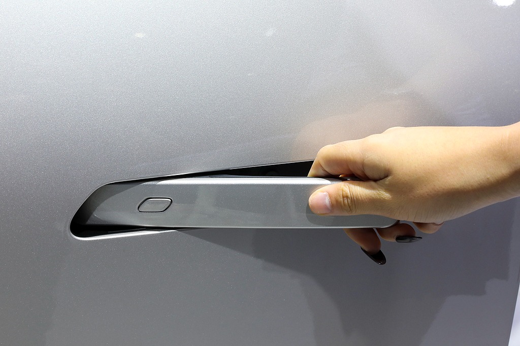 Hidden door handles face ban over safety fears