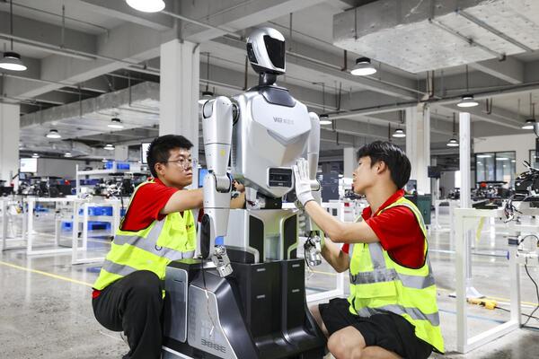 Robots steal the show at Big Data Expo5.jpeg