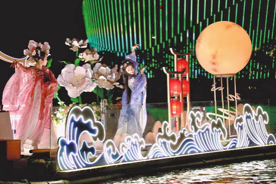 River cruises by night are flavor of the holiday season