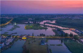Bicycle wheels spin at night in Yangzhou