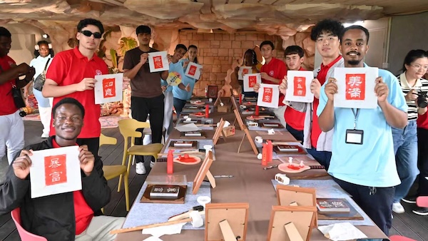 Ningbo intl students explore ancient village