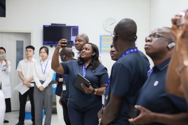 Yiwu hospital welcomes Zimbabwean medical delegation