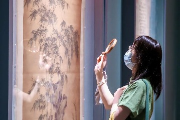 Artistic reproductions from Palace Museum on view in Zhejiang