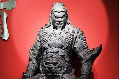 Tracing legend of Guan Yu through statues in Chengdu