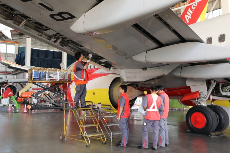 Aircraft maintenance base services over 2,300 aircraft in Hainan