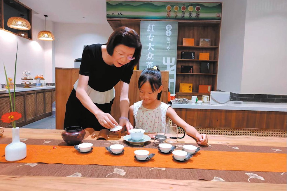 Tea maker infuses cuppa with flavors from across both sides of the Strait