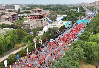 6,000 runners explore Zhangye city during Heihe Half Marathon
