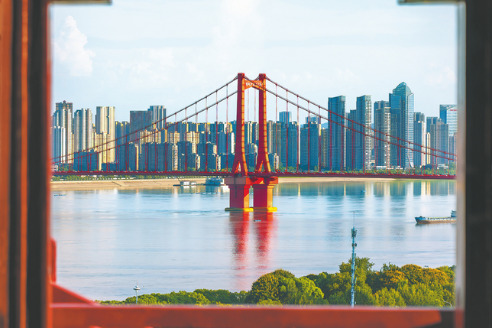 Wuhan rises as Yangtze River hub