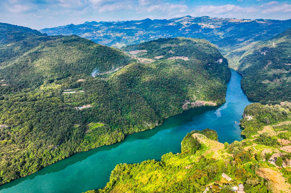 Aerial photos reveal Guizhou's dramatic karst landscape