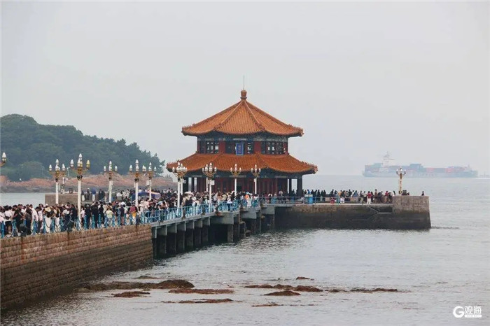 Zhanqiao Pier: Qingdao's early autumn serenade