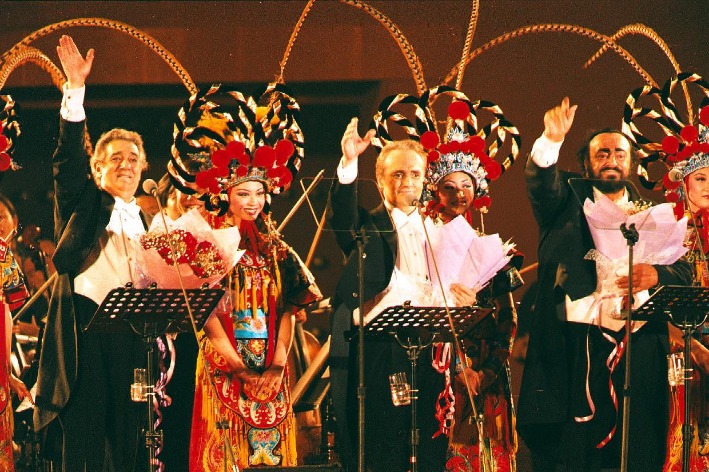 An unforgettable night of global melodies at the Palace Museum in 2001