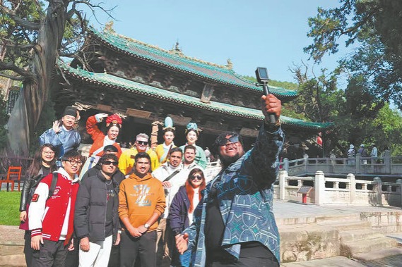 Foreigners glance at 1,000 years of Shanxi