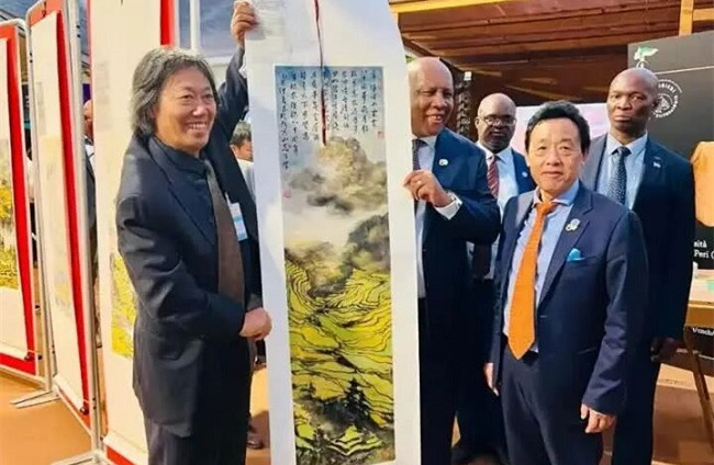 Nantong artists' paintings debut on intl stage