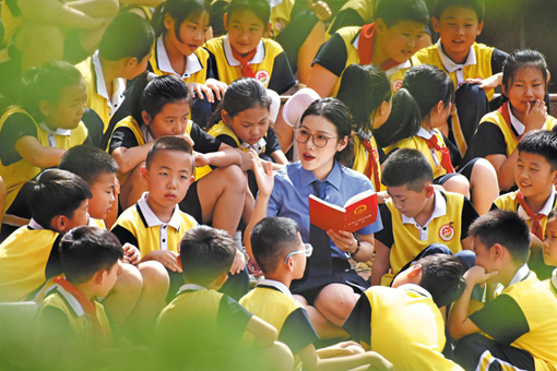 Prosecutors mentor young people in Yiyuan