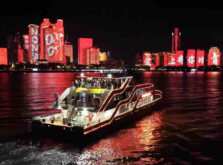 Qingdao's night charm wows APEC delegates with dazzling harbor cruise