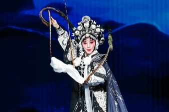 Wenhua Award presented at 14th China Arts Festival closing