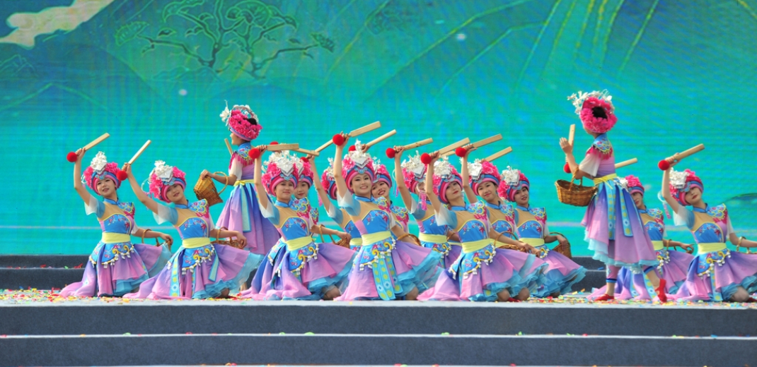 Tujia songs and dances bring vibrant folk culture to Yichang